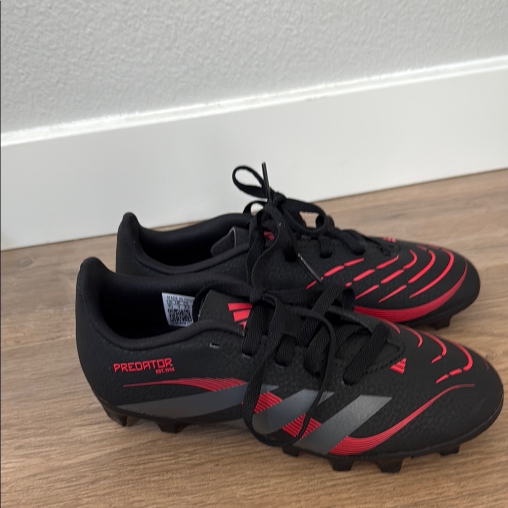 New Never Worn Adidas Kids Predator Soccer Cleats - Kids 1.5 Black and Red